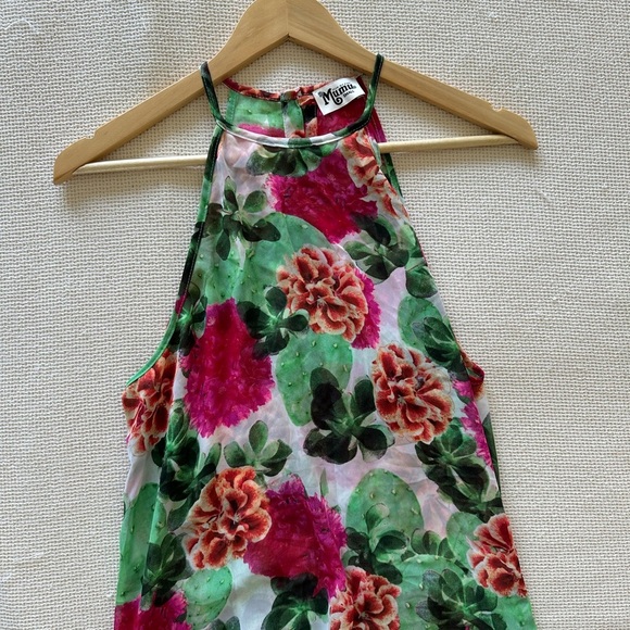 MuMu Floral Sleeveless Top - Picture 3 of 4